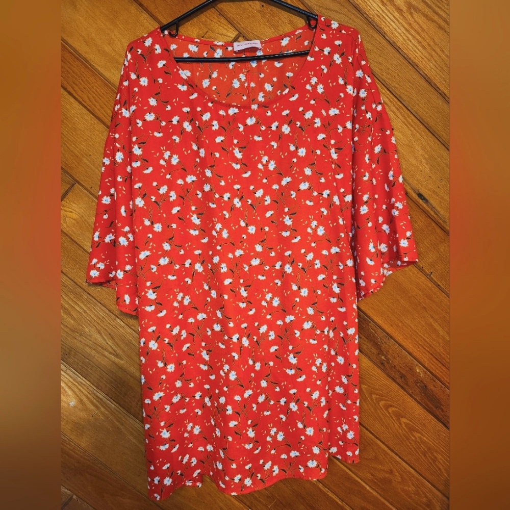 Molly and Isadora red and white floral short sleeved tied back size 3X blouse